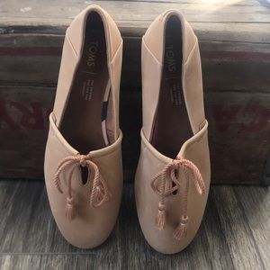 Toms Flats size 9 Tan
